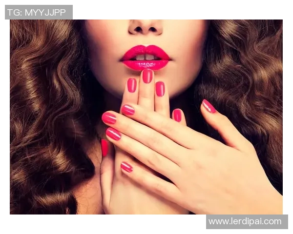 足球明星头像展示球员与女生的魅力碰撞与时尚风采