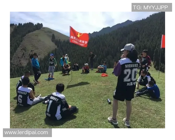 足球明星携子共攀高峰展亲子时光感受自然之美