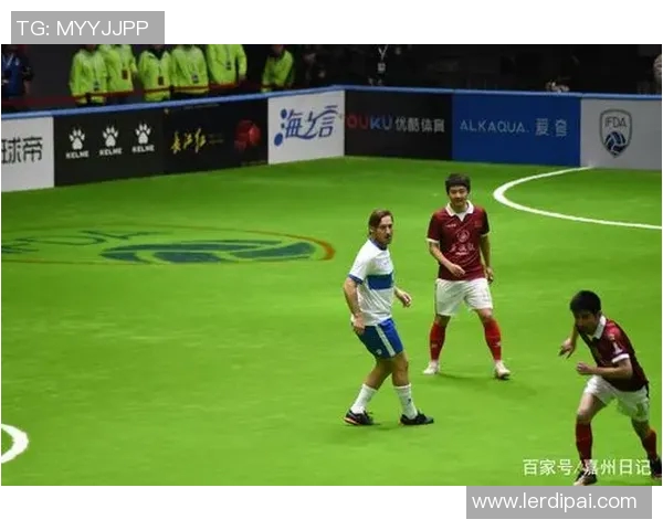 退役足球明星同框回忆青春岁月展现传奇人生与友谊的珍贵瞬间